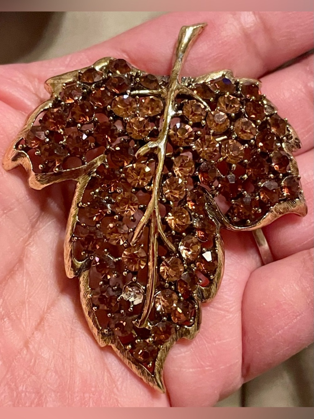 Vintage Weiss Gold-Tone Brown Crystal Leaf Brooch